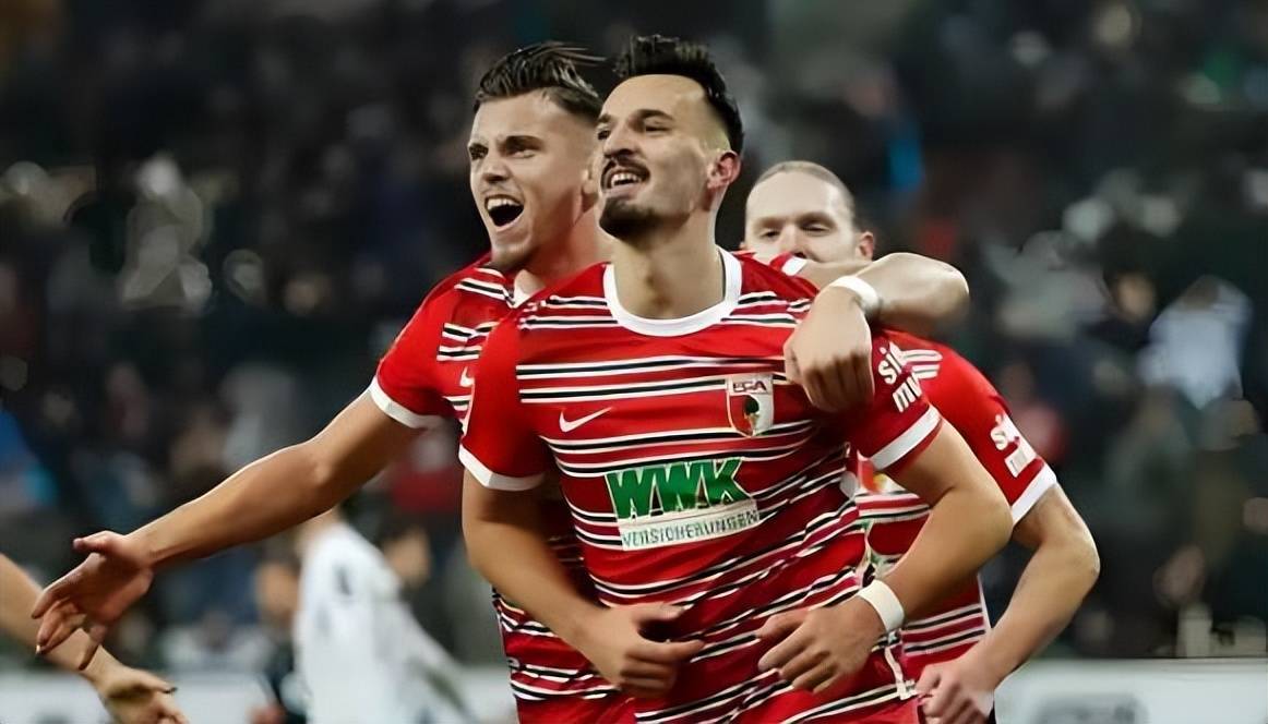 球迷都觉得, 乐部执教的, 崔康熙则是 球迷都觉得, 乐部执教的, 崔康熙则是