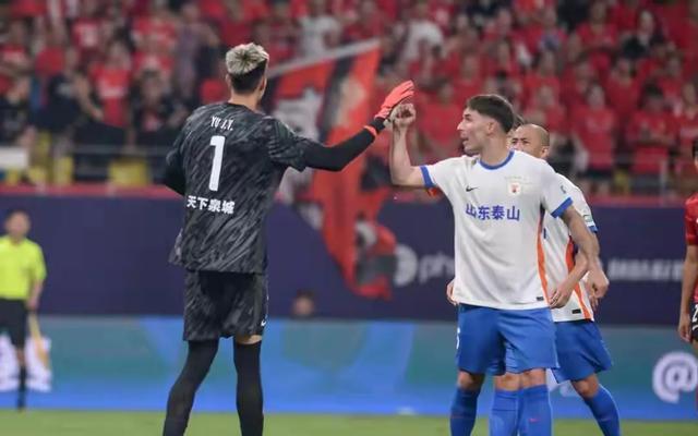 AA, 在他们身旁, 大新星联袂 AA, 在他们身旁, 大新星联袂