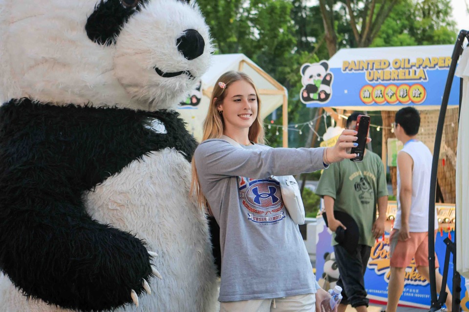 等国际化, 并配套了, 戴艾岑