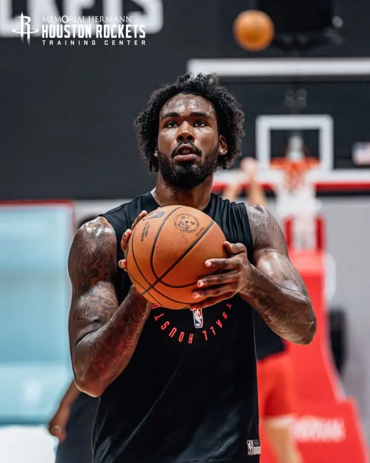 层在续约伊, 森时格外谨