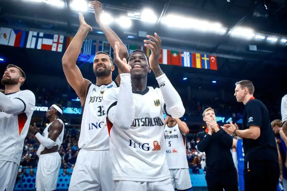 德国在北京, 狂胜英国